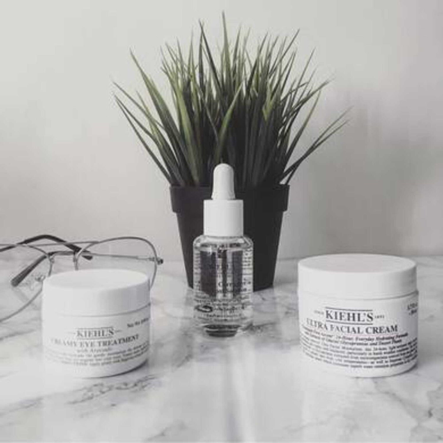 kiehl's Clearly Corrective™ Dark Spot Solution Sérum unifiant et réduisant l'apparence des tâches pigmentaires