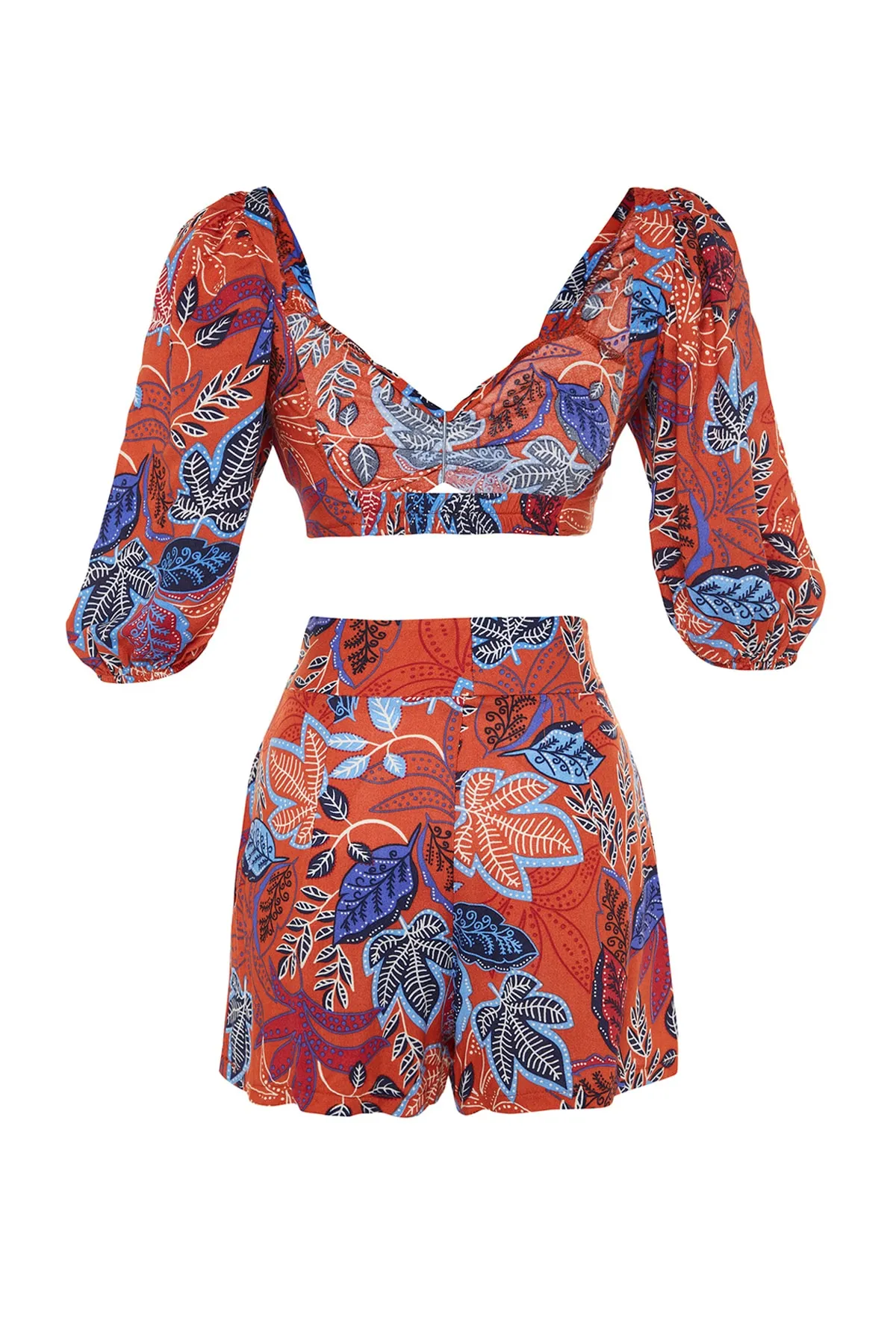 Trendyol Collection  Gewebtes Accessoire-Set mit Bluse und Shorts mit Blumendruck TBESS23AU00018
