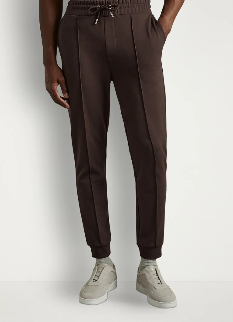 Pantaloni de trening conici Reiss Premier cu buzunare cusute.