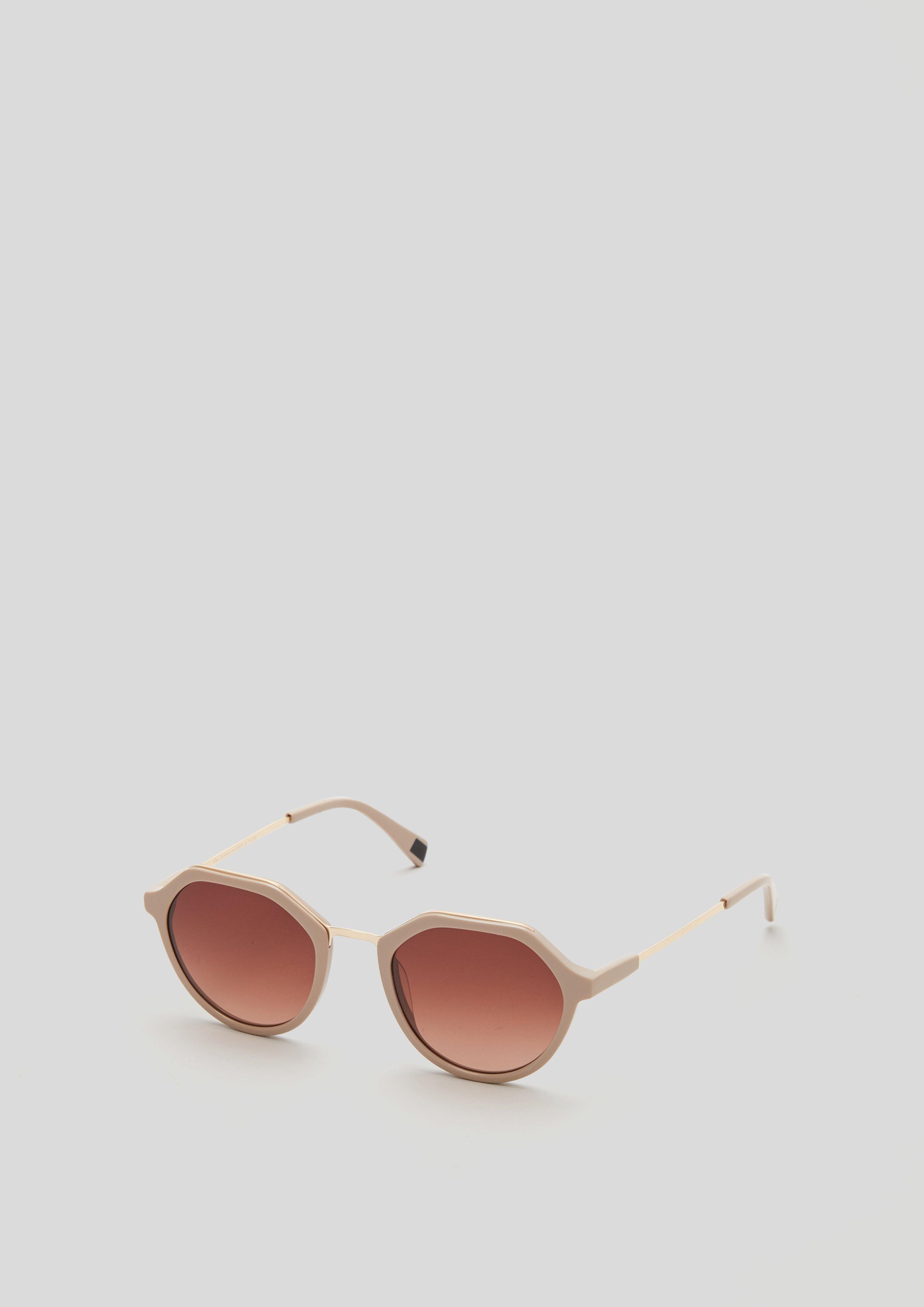 Sonnenbrille in eckiger Form  144.120.141.98546-710
