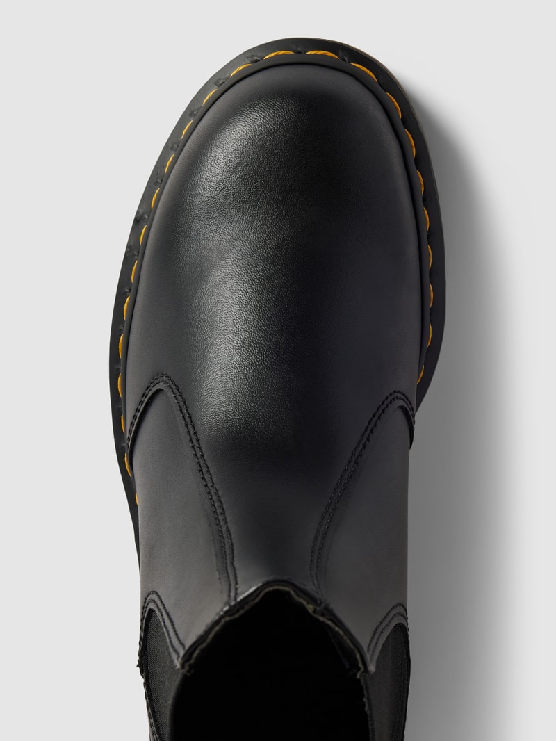 Chelsea Boots mit elastischen Einsätzen in schwarz