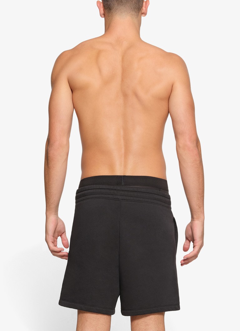 Pantaloni scurți din fleece SKIMS cu buzunare laterale