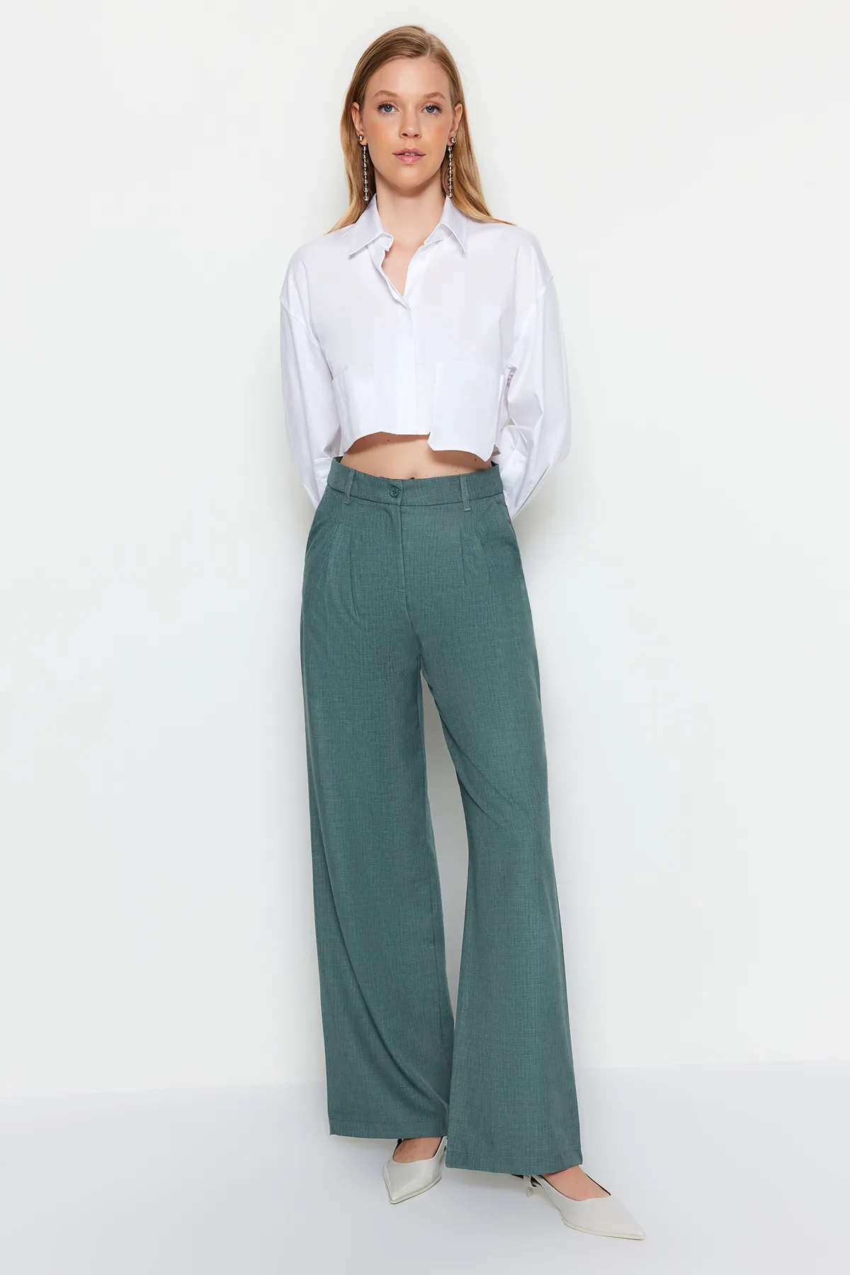 Trendyol Collection  Dunkelgrüne, plissierte Webhose mit weitem Bein TWOAW22PL0475