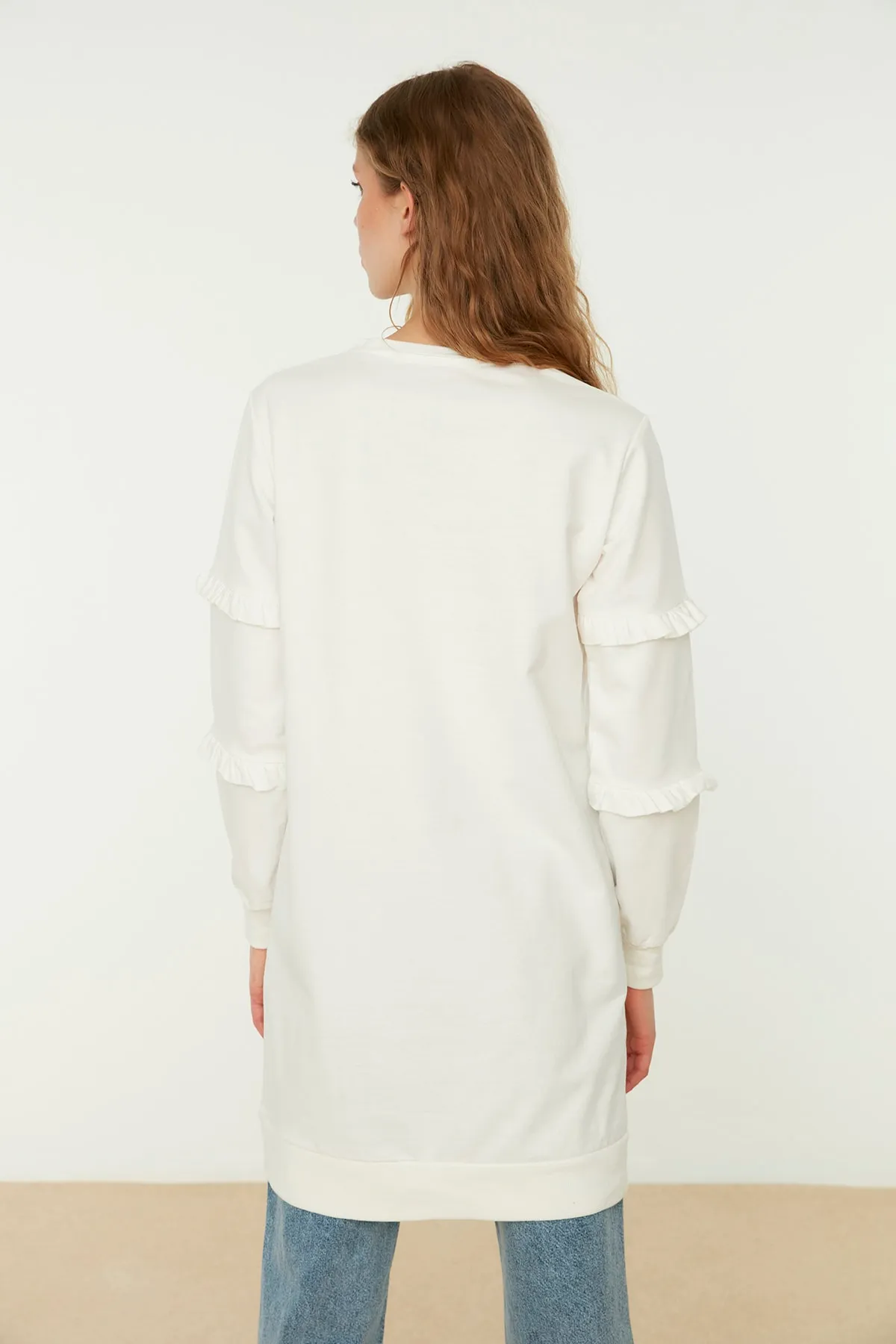 Trendyol Modest  Ecrufarbene Stricktunika mit Rundhalsausschnitt und Rüschenärmeln TCTSS21TN0088