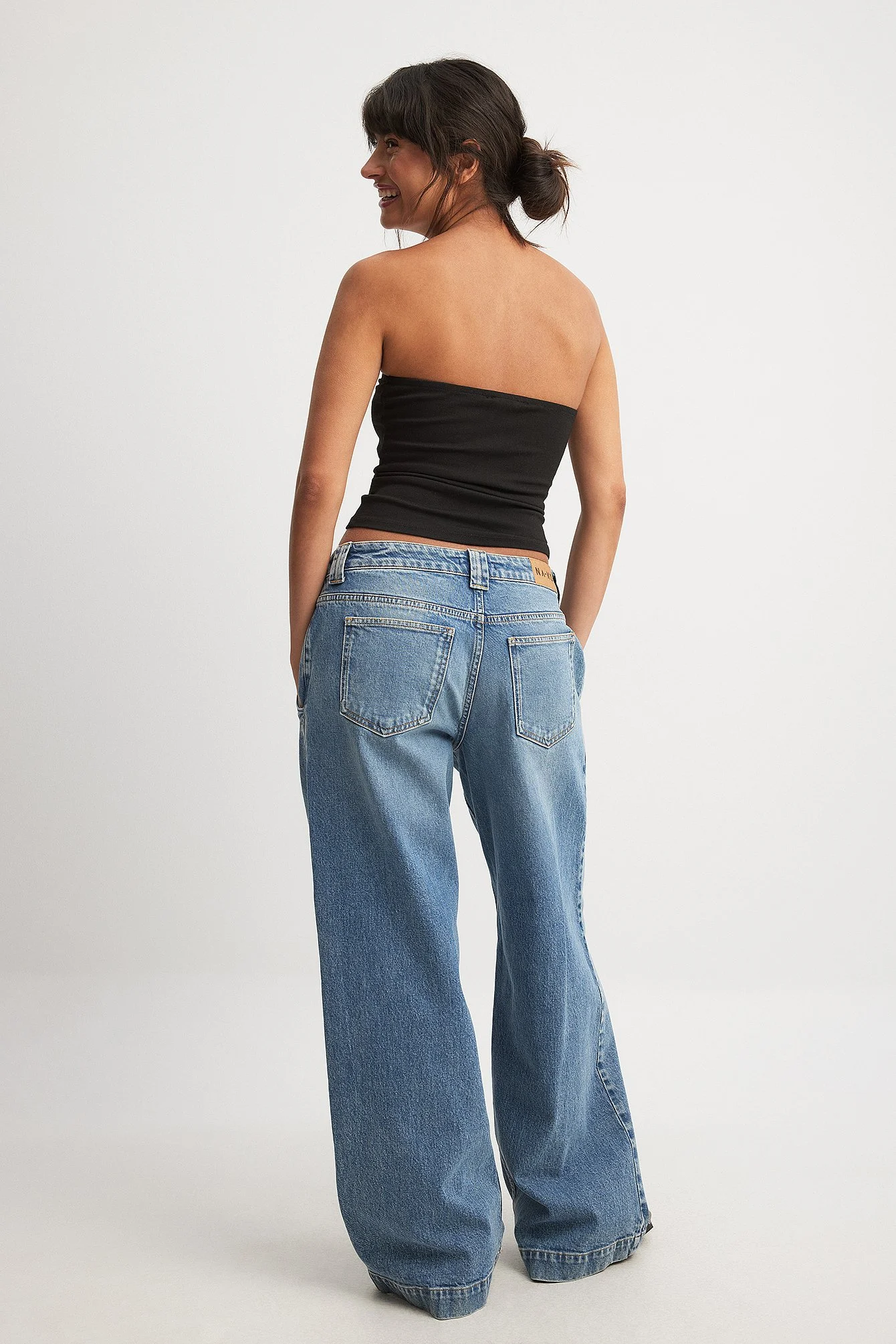 Tief geschnittene Jeans mit Taschendetail