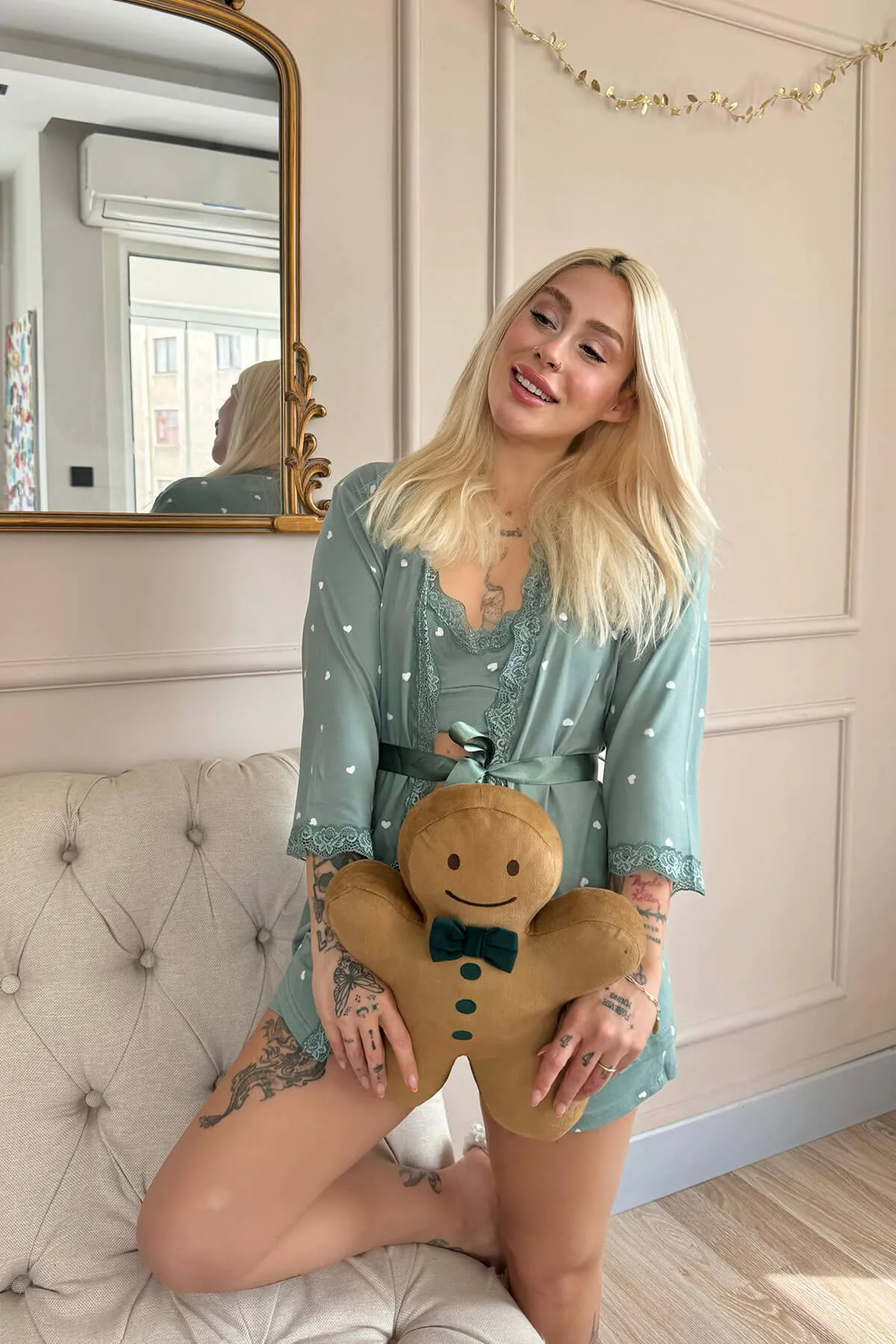 Pijamaevi  Grünes, herzgemustertes Bambus-Pyjama-Set mit Bademantel und Shorts