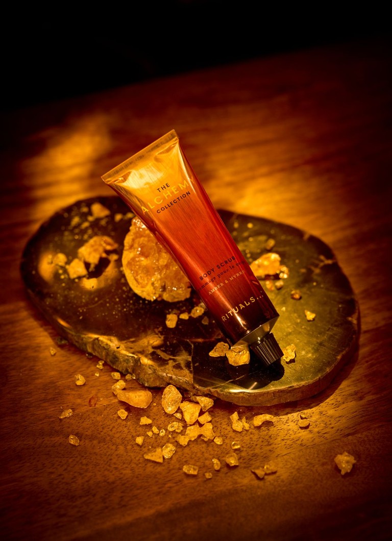 Exfoliant corporal Rituals The Alchemy Collection - Ediție limitată