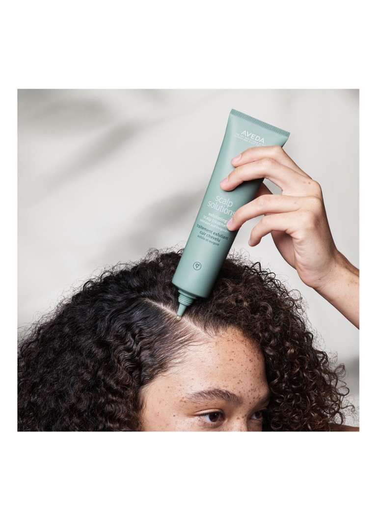 AVEDA galvos odos šveičiamoji procedūra „Scalp Solutions“ – galvos odos šveitiklis