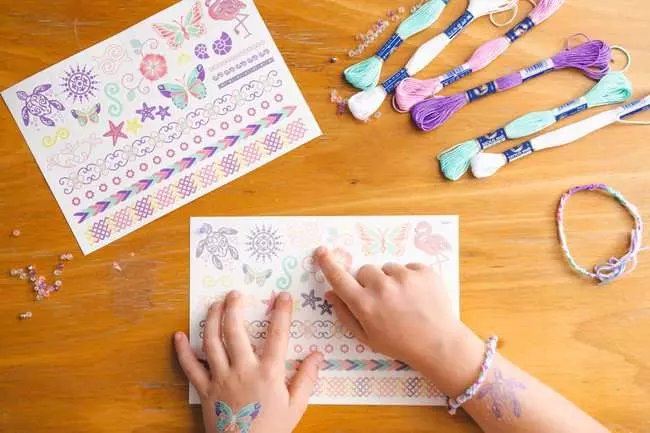 Tattoos & Freundschaftsbänder: Cool Summer - Bastelset für Kinder ab 8 Jahren