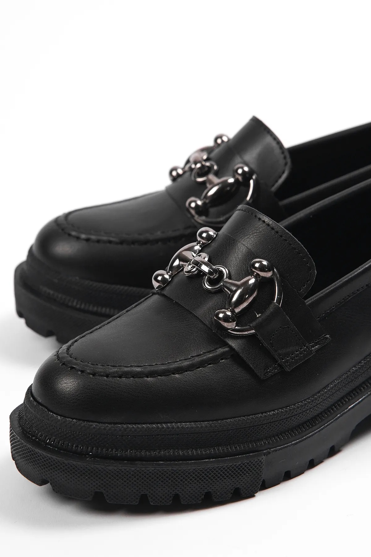 Capone Outfitters  Damen-Loafer mit ovaler Zehenpartie und Metallschnalle mit Trak-Sohle