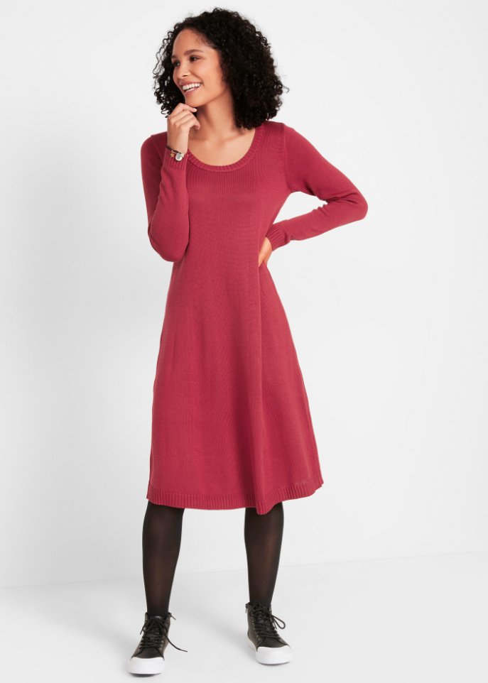 Knieumspielendes Strickkleid in ausgestellter Form