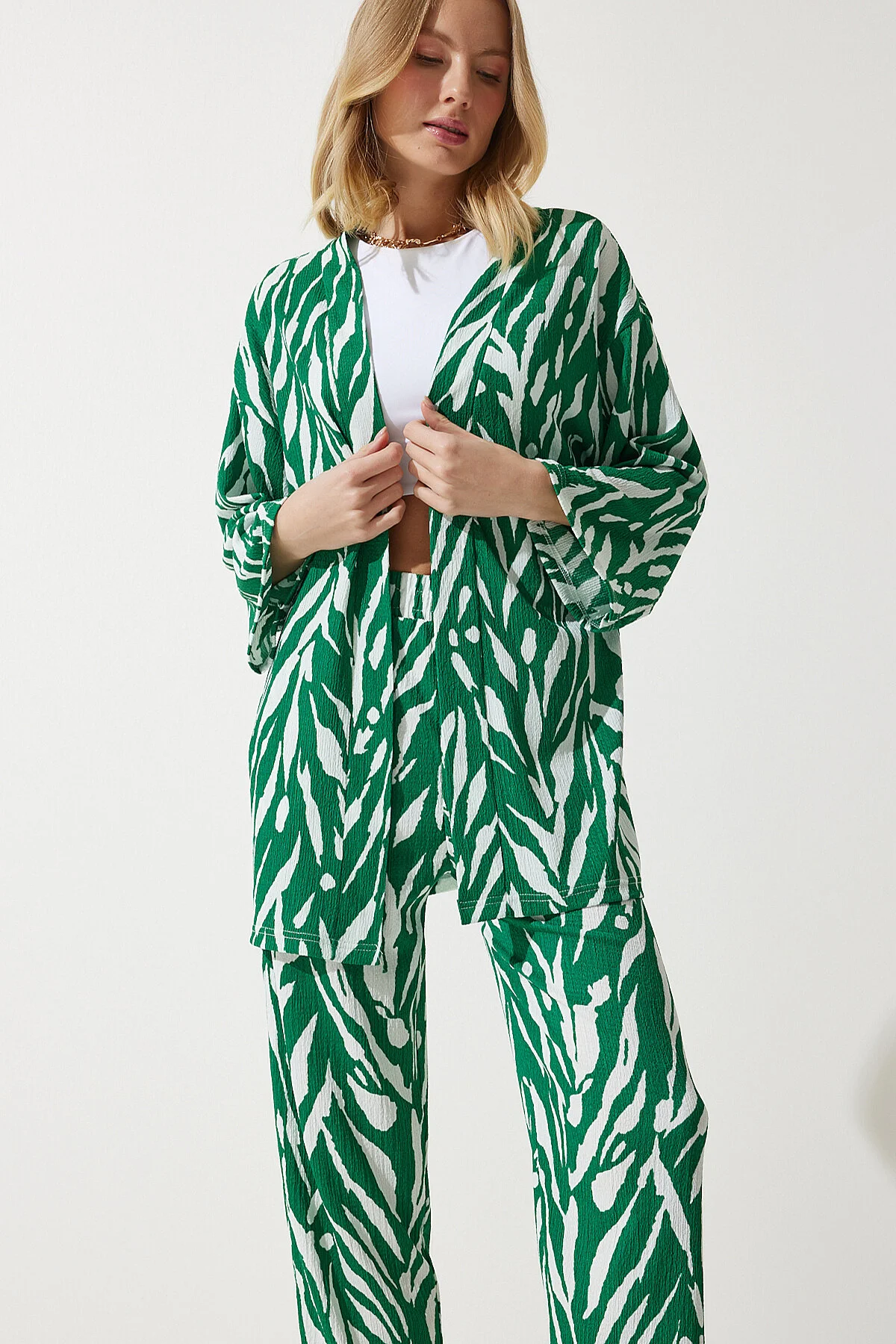 Happiness İstanbul  Grün gemustertes Kimono-Hosen-Strickset für Damen BY00054