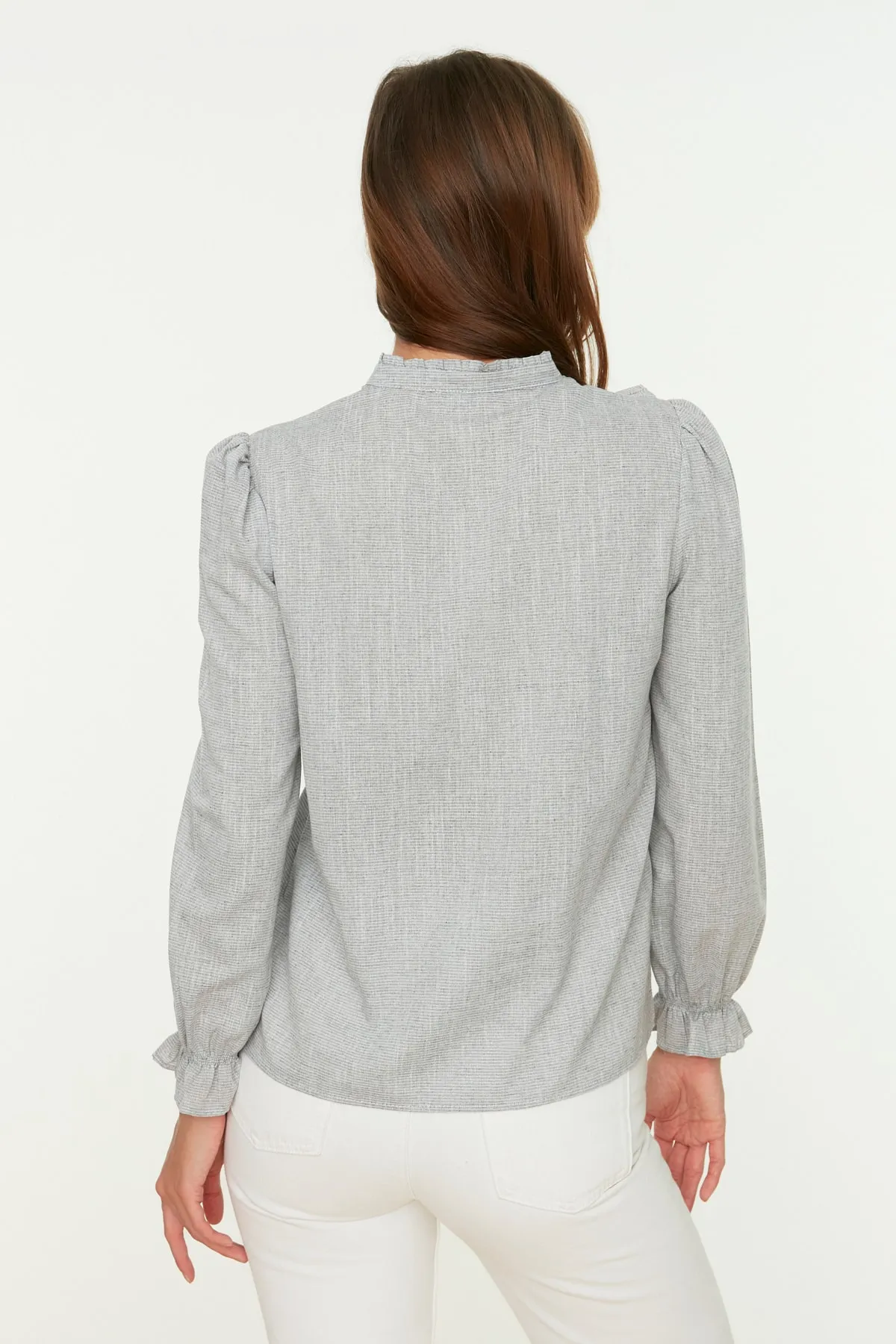 Trendyol Collection  Graue, gerüschte Webbluse TWOSS21BZ0325