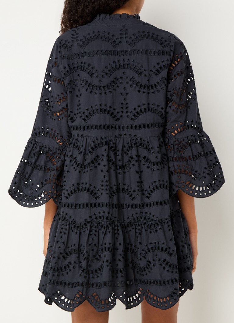 Abito corto a blusa Vanessa di Co'Couture con motivo traforato.
