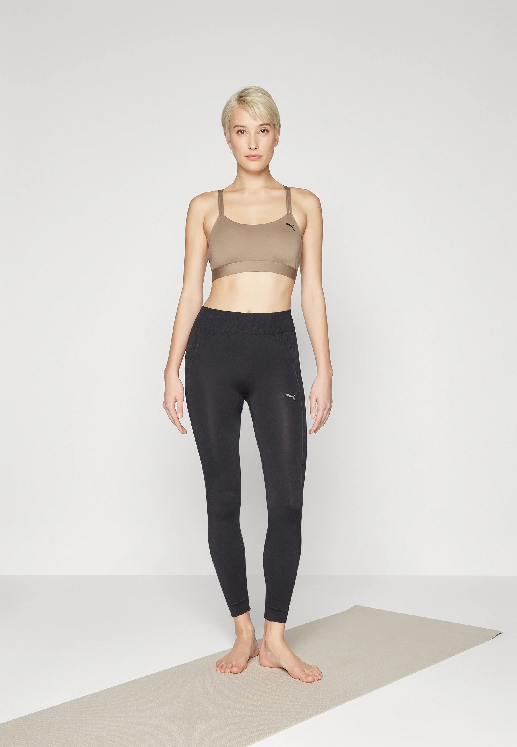 Puma KEEPS ULTRABARE STRAPPY - Sujetador deportivo de sujeción media