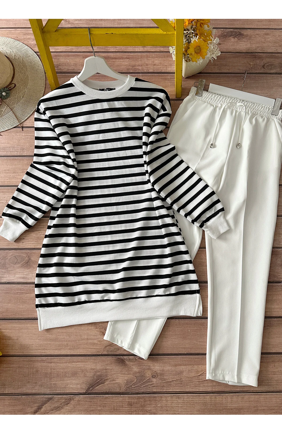 MODAQU  Kombi-Set aus Tunika und Hose mit Streifen - Schwarz