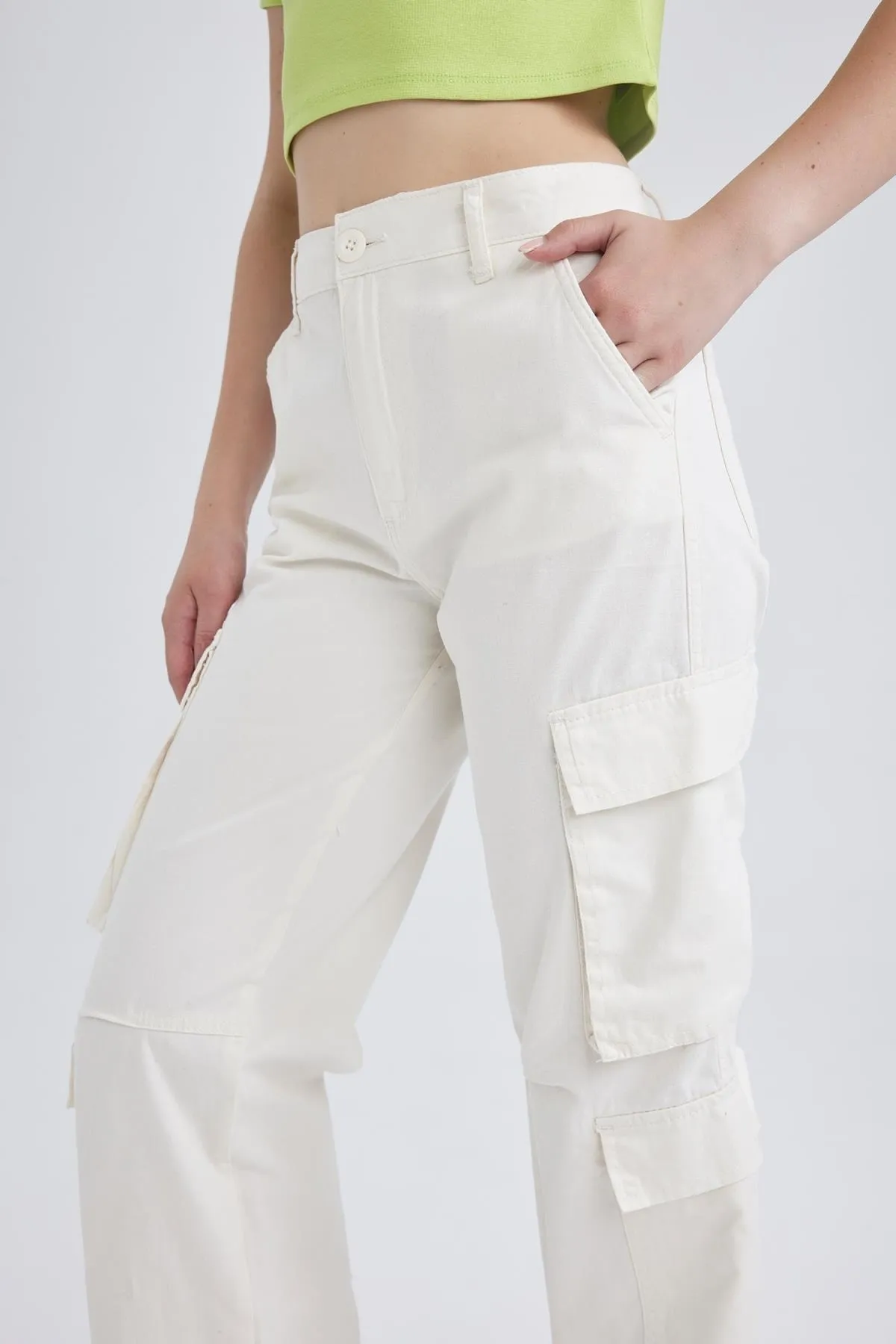 DeFacto  Coole Cargohose mit geradem Schnitt – 100 % Baumwolle, Gabardine A6265ax23sm