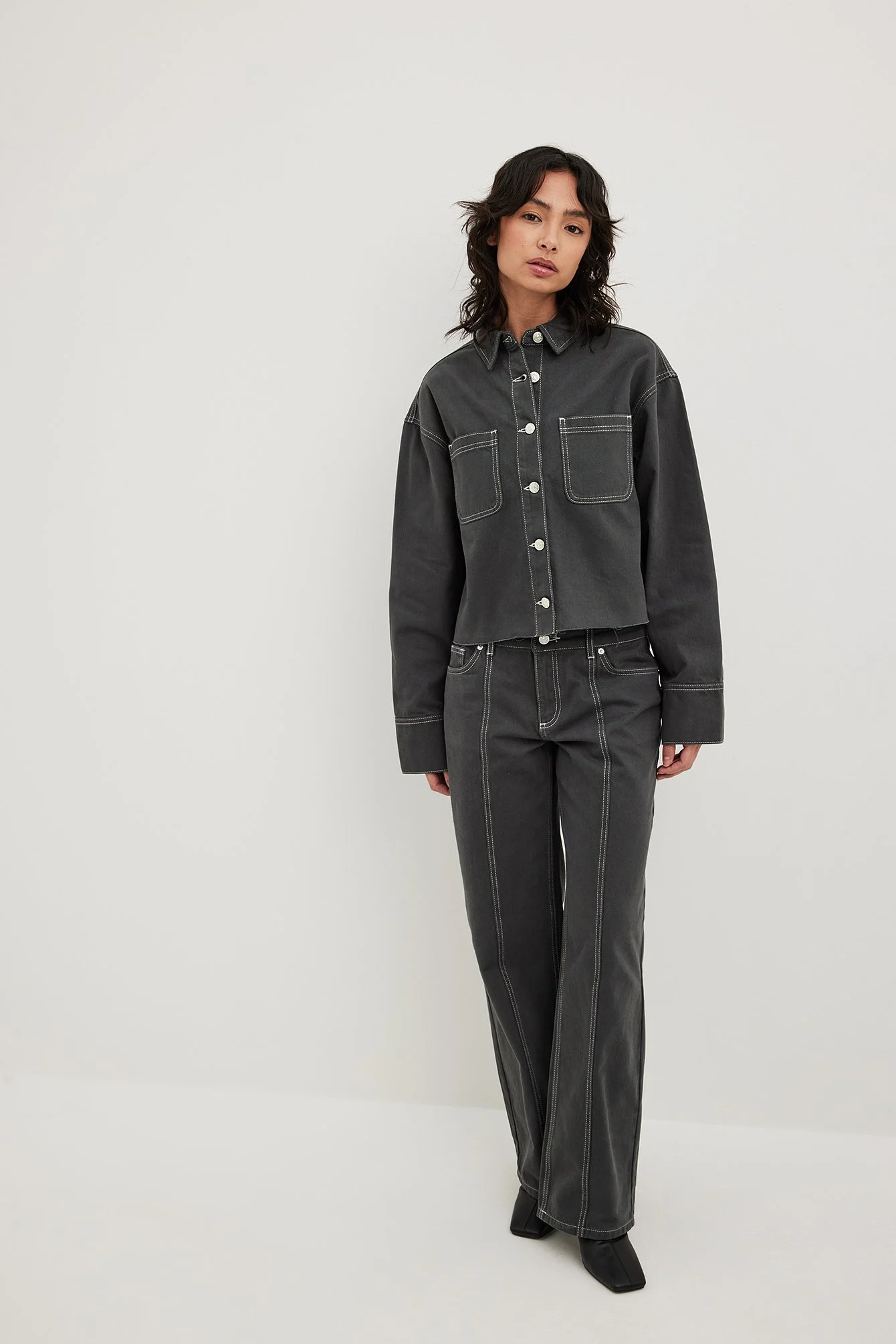 Denim-Jacke mit Kontrastnähten