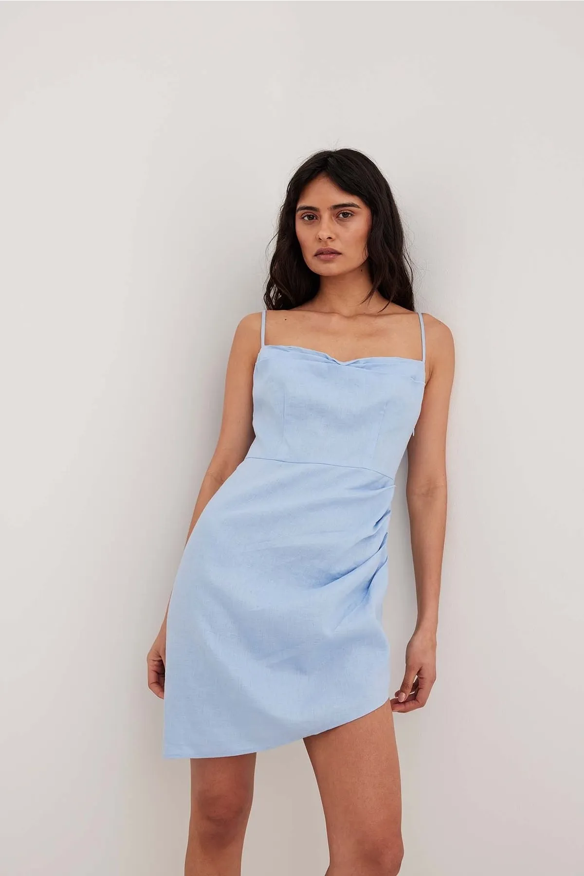 NA-KD  Überlappendes Wasserfall-Leinenkleid