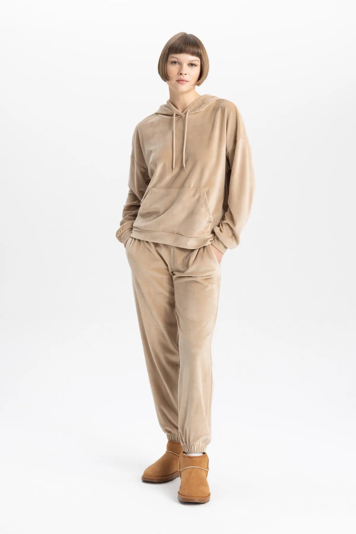 DeFacto  Jogger-Hose aus Samt mit normaler Taille und Taschen W1976az23wn