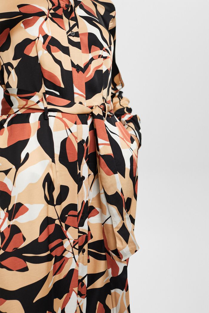 Gemustertes Kleid in Satinoptik