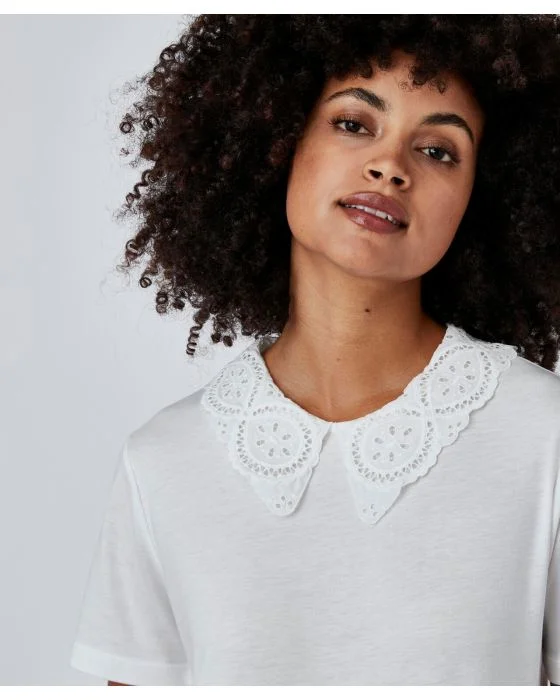 Tee-shirt col broderie anglaise