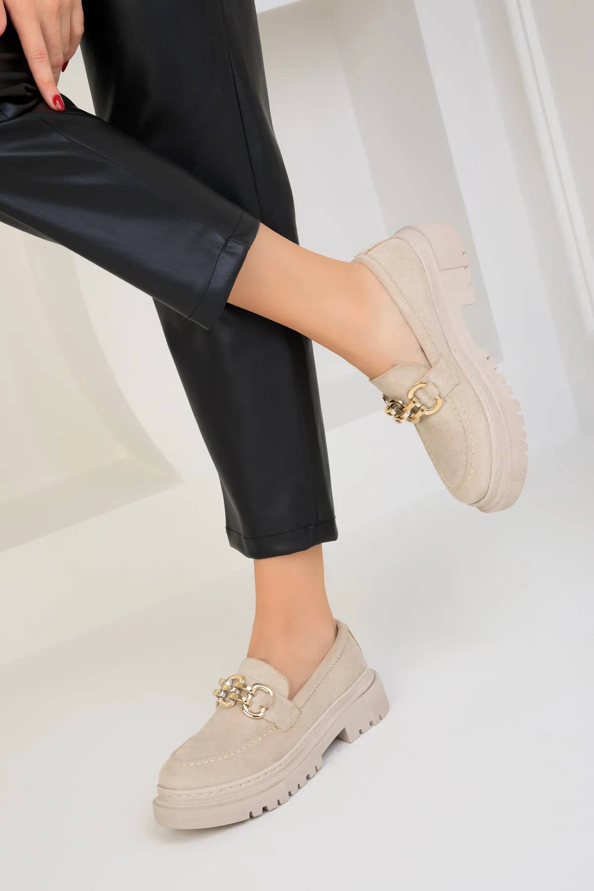SOHO  Beige Wildleder Damenschuhe 17868
