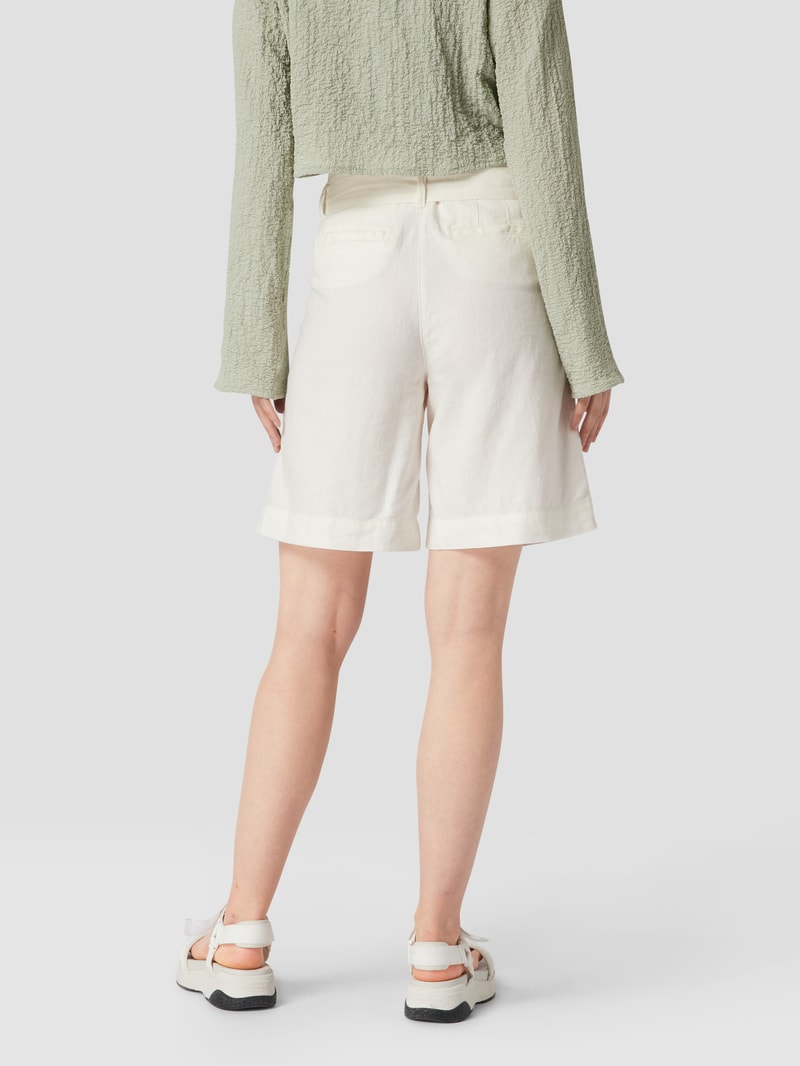 Bermudas mit Stoffgürtel in offwhite