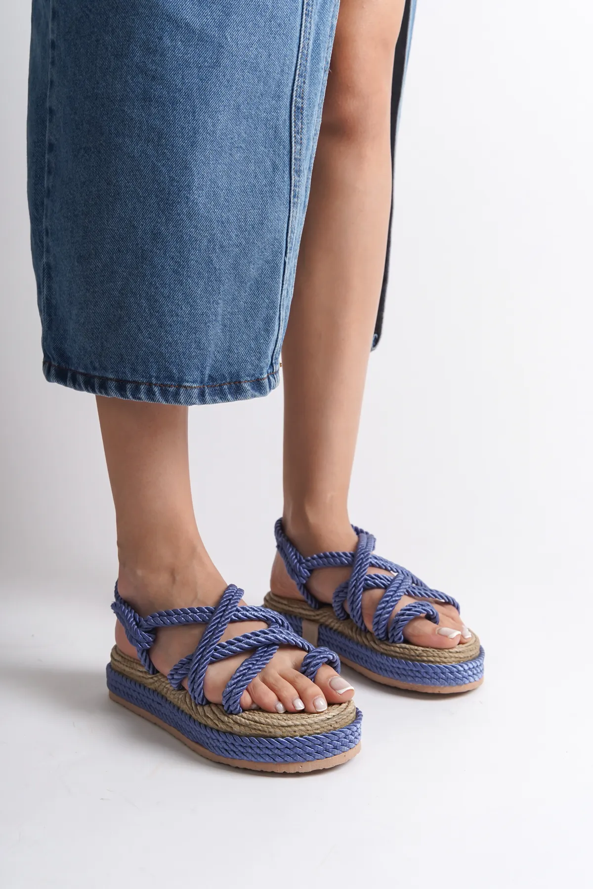 Capone Outfitters  Damensandalen mit Keilabsatz und Kordelzug