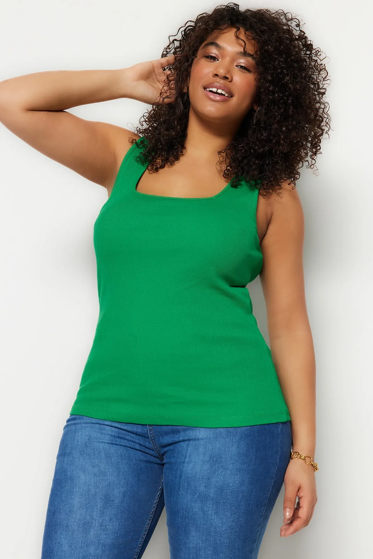 Trendyol Curve  Grünes Basic-Tanktop mit schnurgebundenem Strick und quadratischem Kragen TBBSS22AL0011