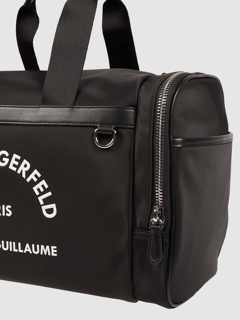 Weekender mit gummiertem Logo in schwarz
