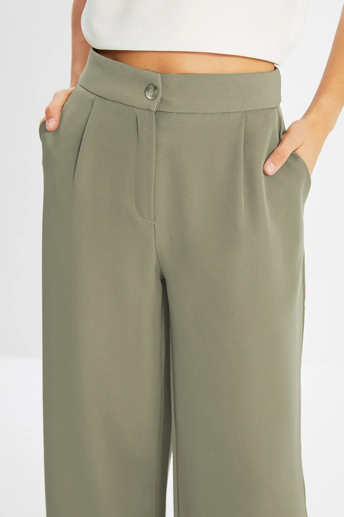 Trendyol Collection  Helle Khaki-Hose mit weitem Bein/Webhose mit weitem Bein TWOAW22PL0139