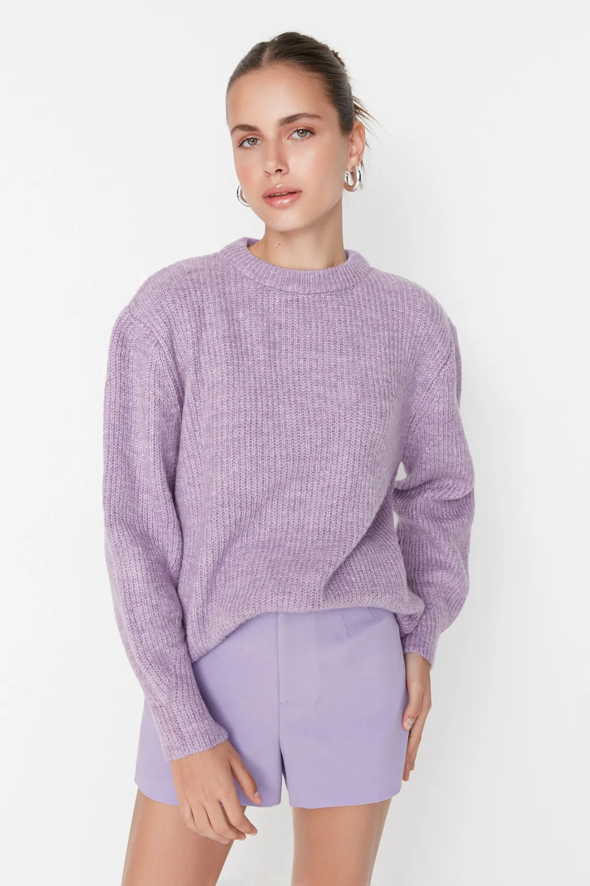 Trendyol Collection  Lilafarbener Basic-Strickpullover mit weicher Textur und weiter Passform TWOAW20FV0142