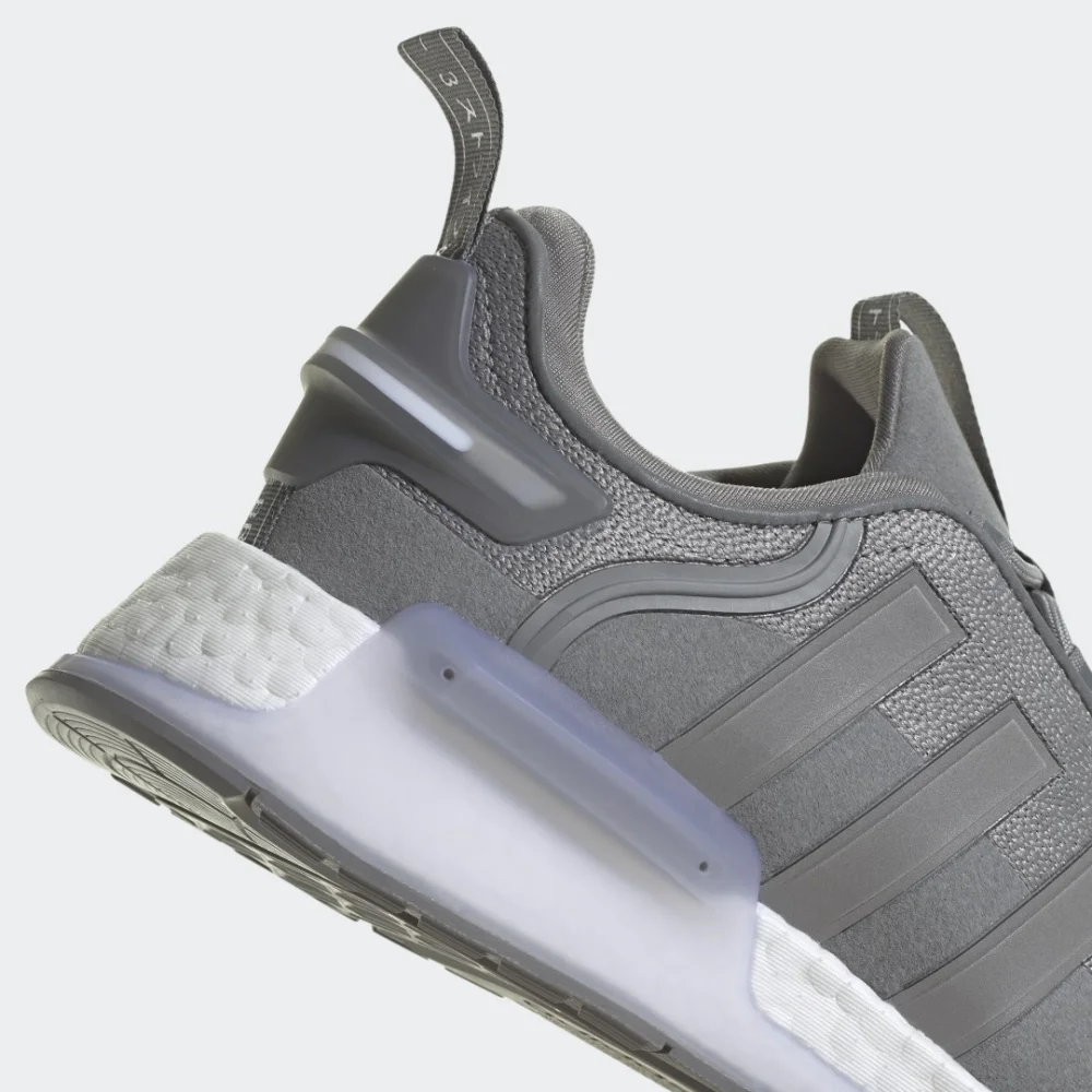 adidas NMD V3 IF9904 / grau