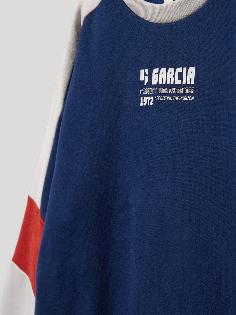 Sweatshirt im Colour-Blocking-Design in blau