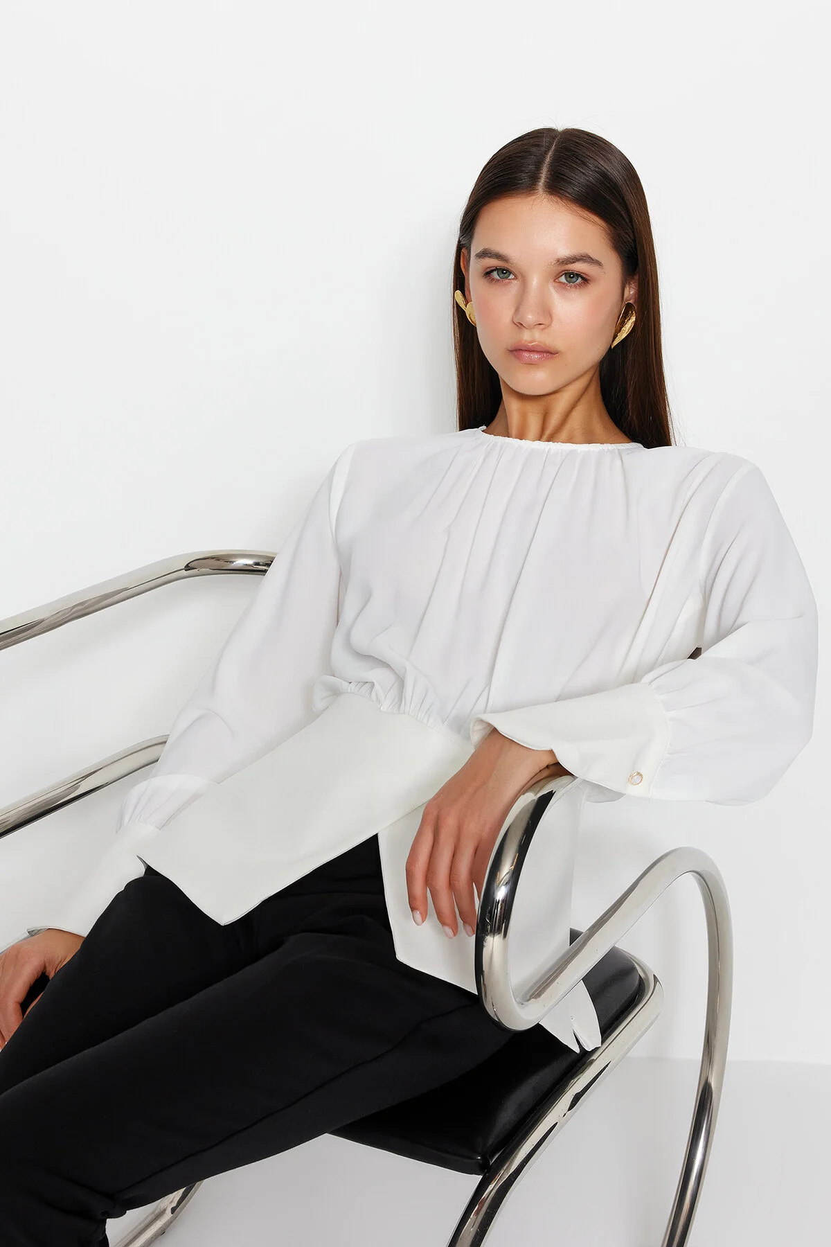 Trendyol Modest  Ecrufarbene, zweireihige, gewebte Tunika mit Schlitz und detailliertem Schnitt TCTSS24UK00000