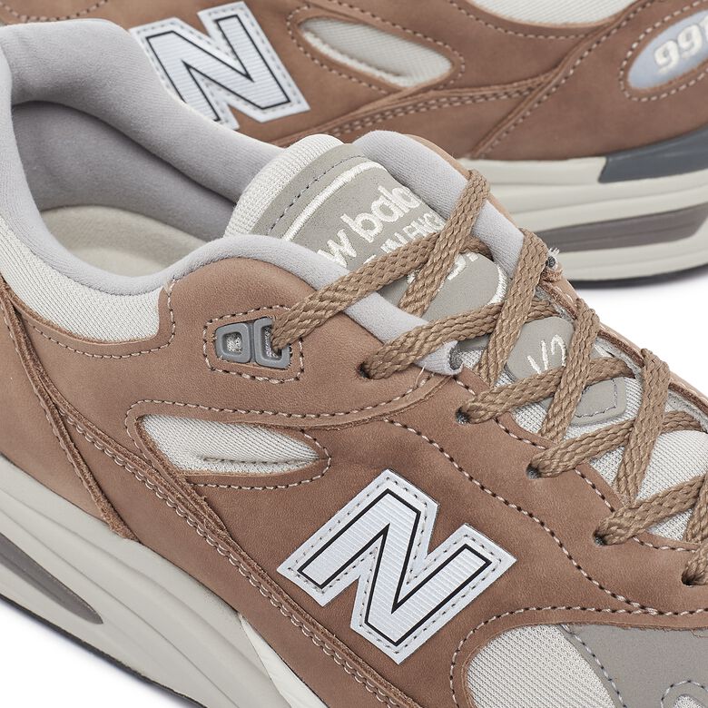 New Balance 991v2 