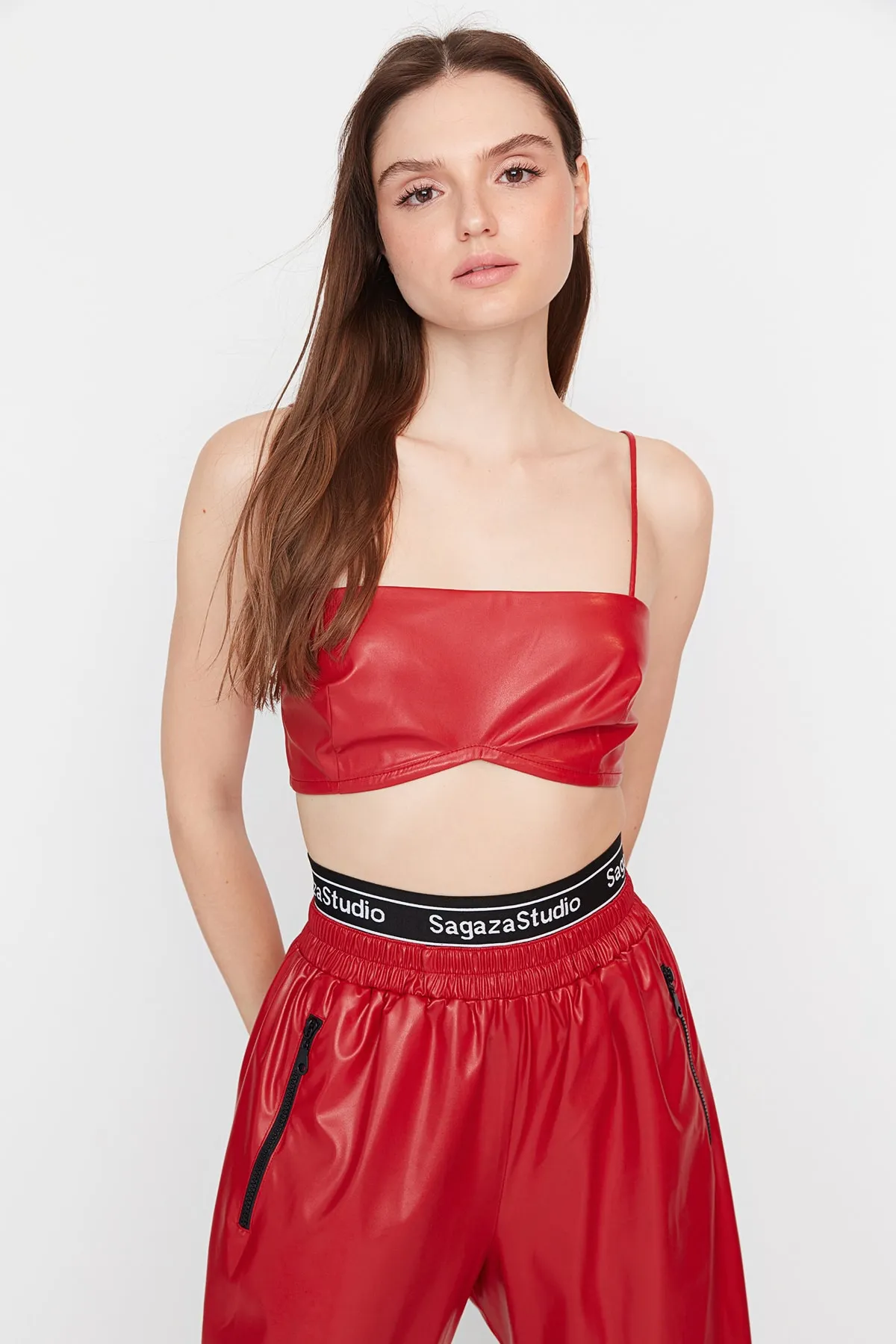 Trendyol Collection  X Sagaza Studio Rotes Bustier aus Kunstleder TPRAW23BS00063