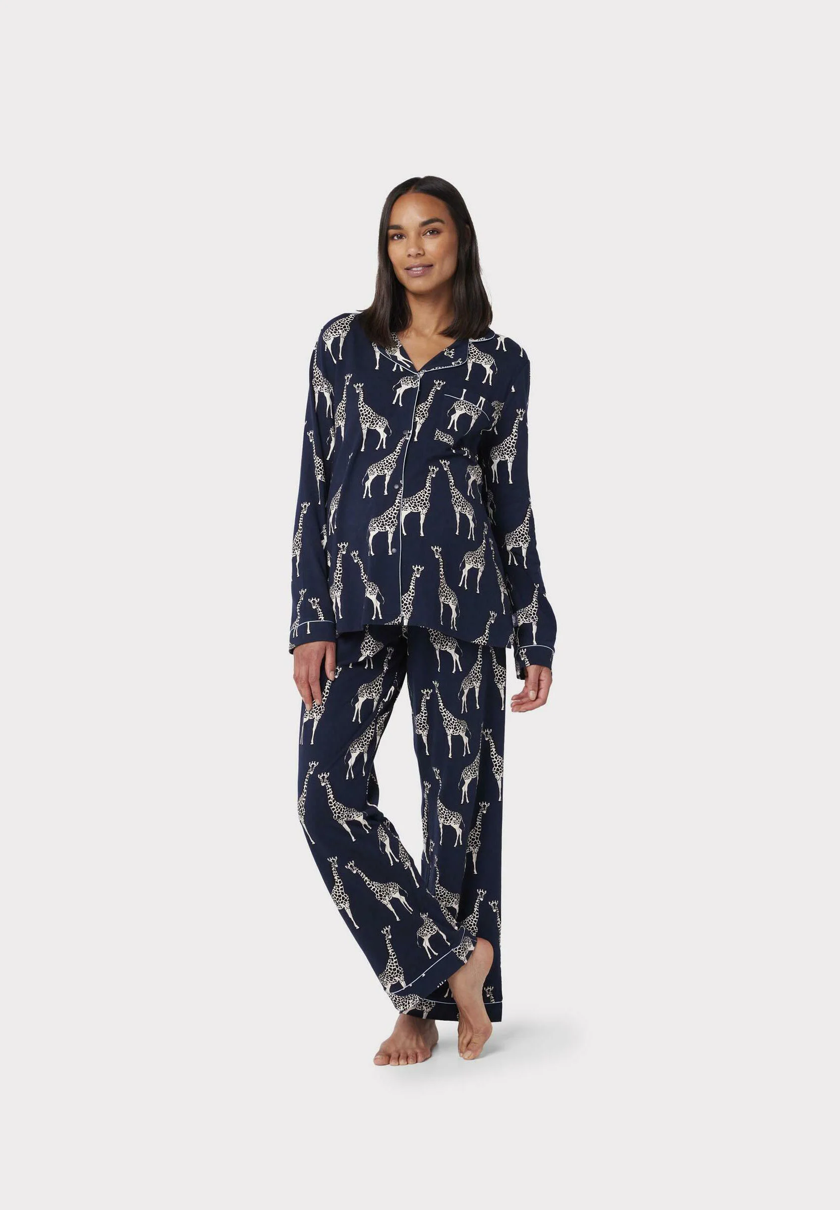 Conjunto de pijama con estampado de jirafa de Chelsea Peers