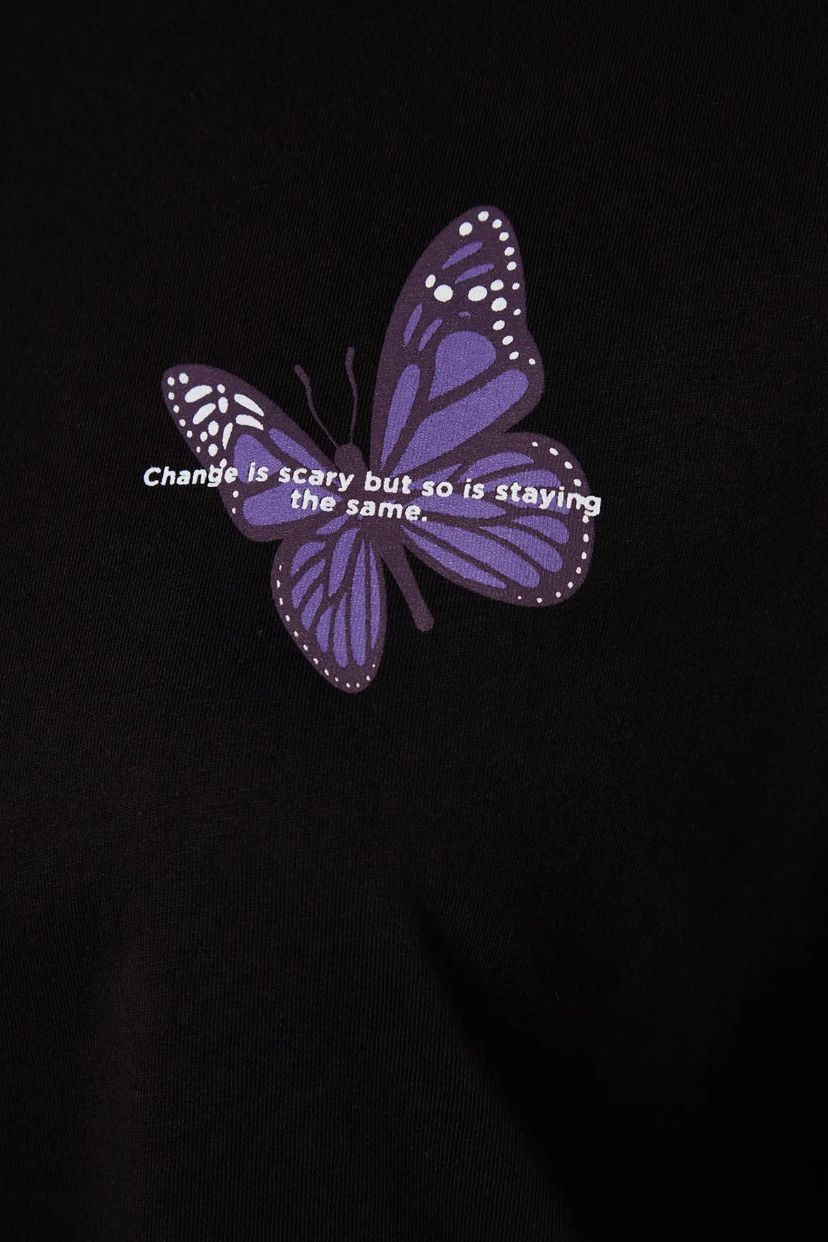 Trendyol Collection  Schwarzes Strick-T-Shirt mit Schmetterlingsdruck aus 100 % Baumwolle auf der Vorder- und Rückseite mit übergroßem/breitem Muster TWOSS23TS00188