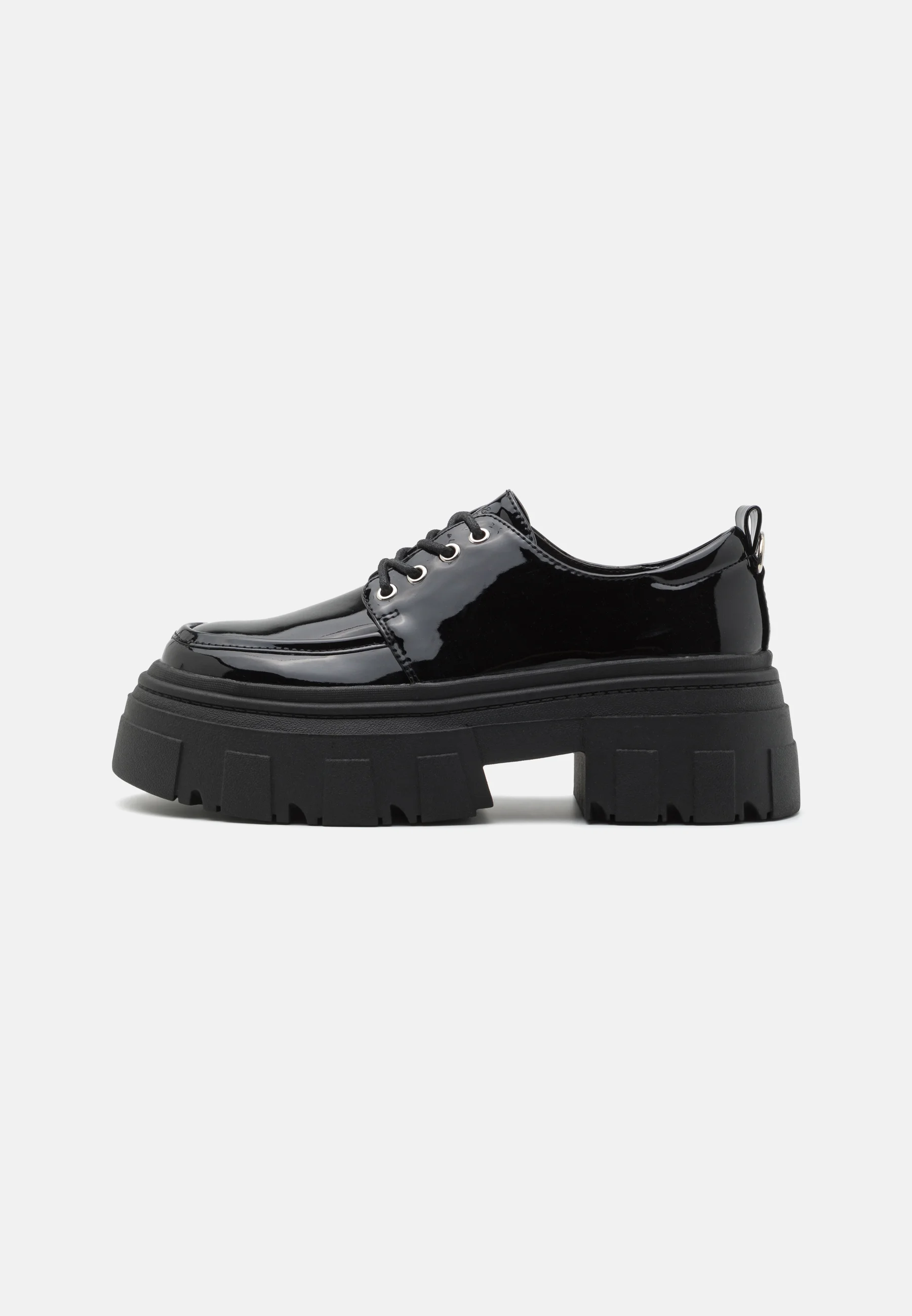 Zapatos con cordones pares e impares