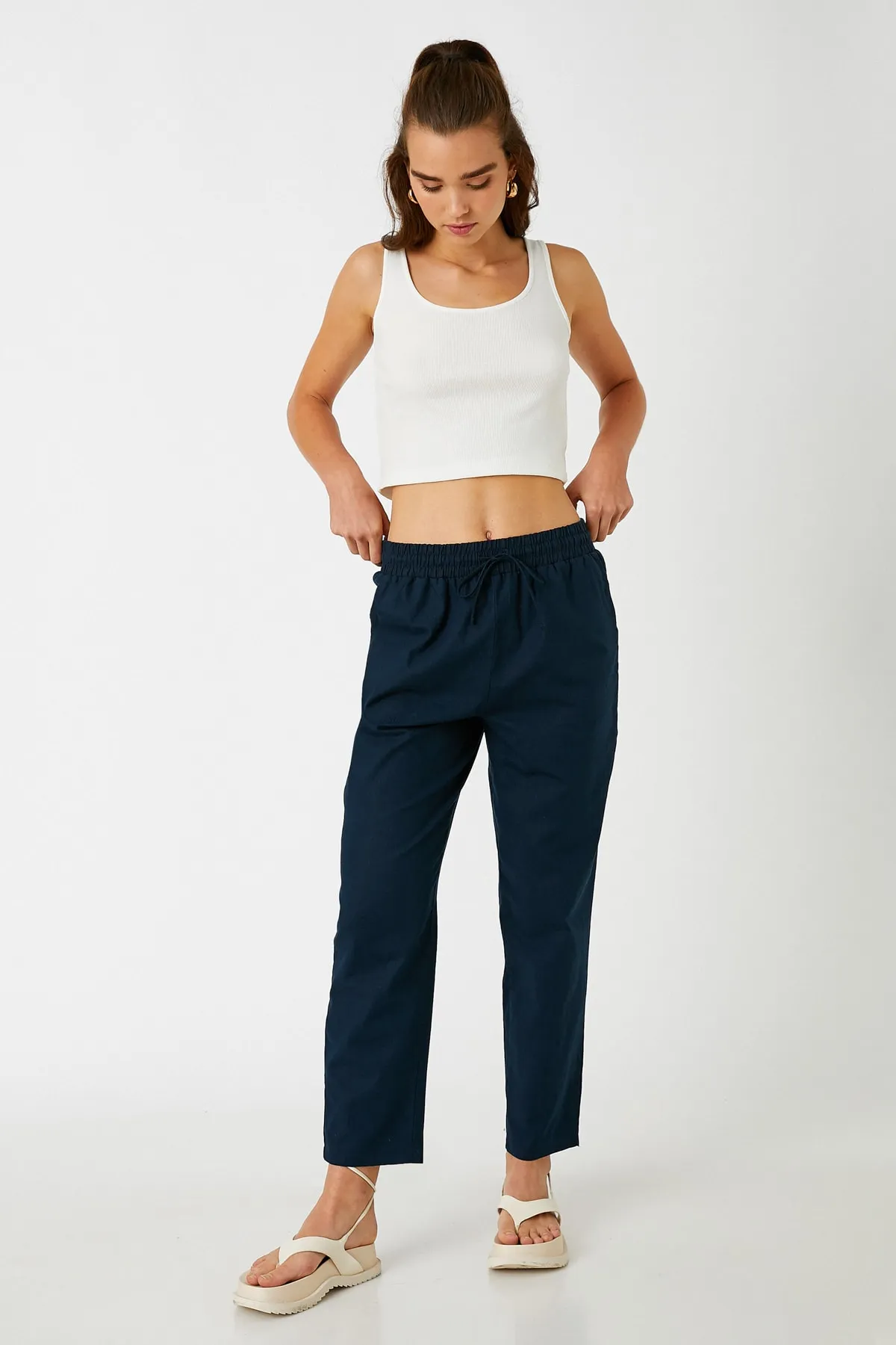 Koton  Leinenhose mit Bindegürtel für Damen 2sak40090pw