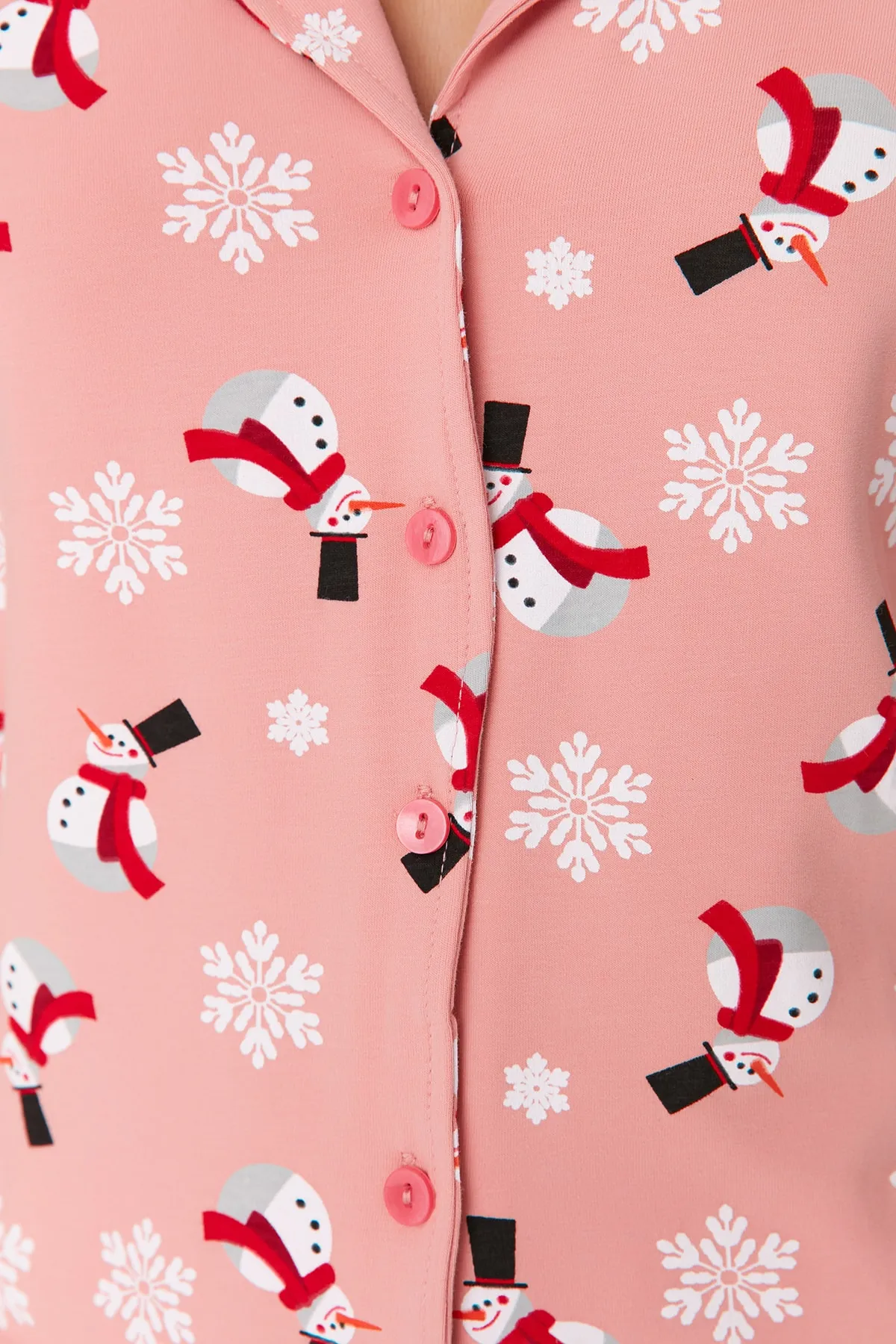 Trendyol Collection  Mehrfarbiges, gemustertes Strickpyjama-Set aus 100 % Baumwolle THMAW21PT0775