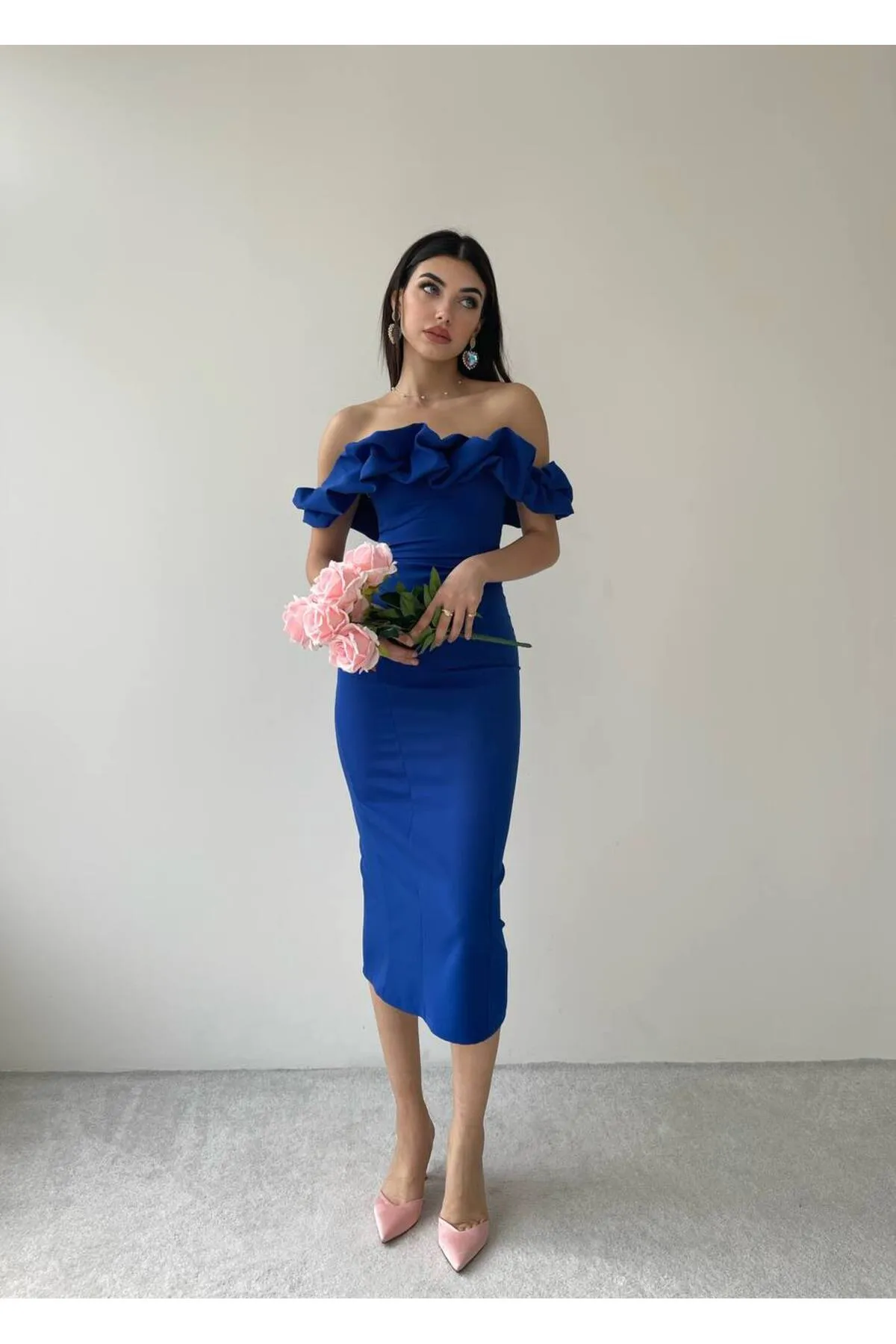 SONREİR  NIEDRIGE SCHULTERKLEID IN MIDI-LÄNGE