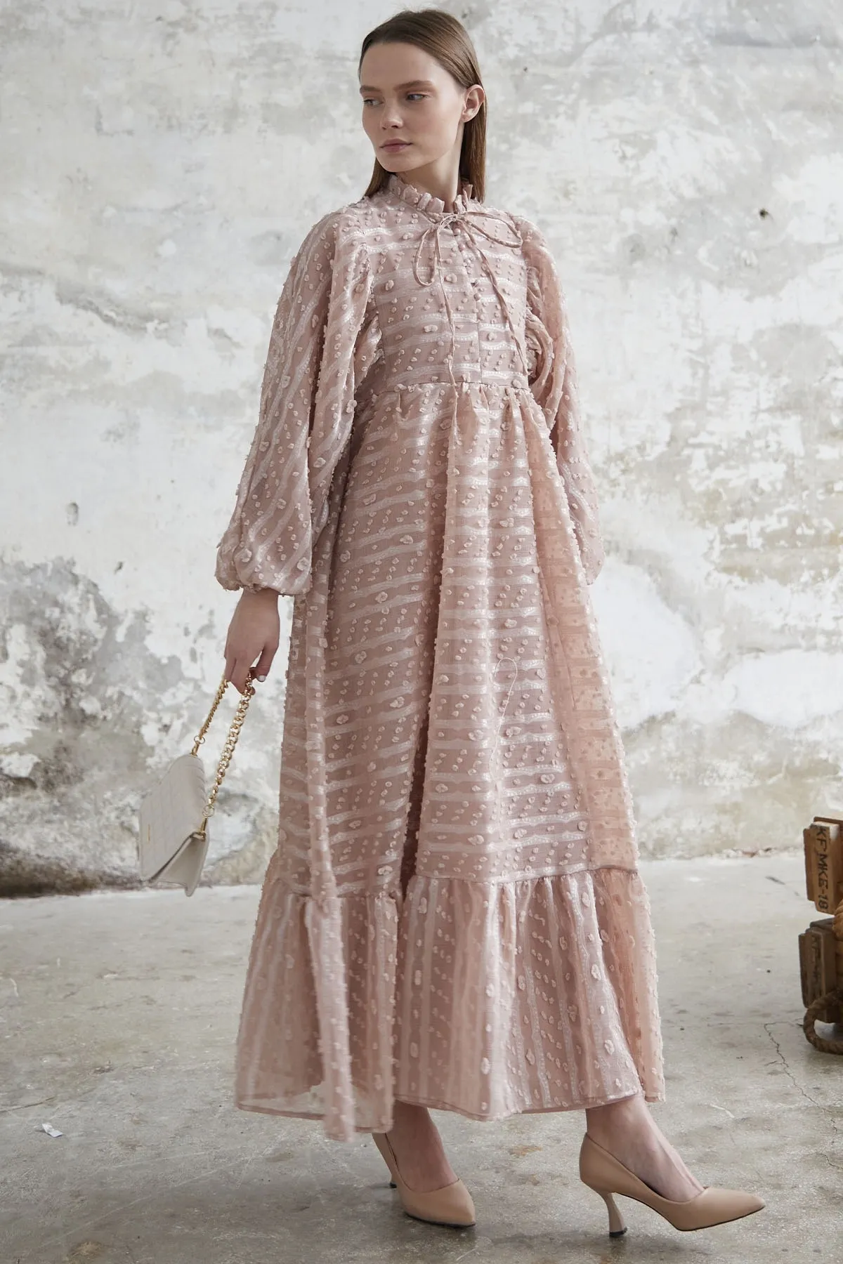 InStyle  Kleid mit Bindekragen und Ballonärmeln – Dried Rose