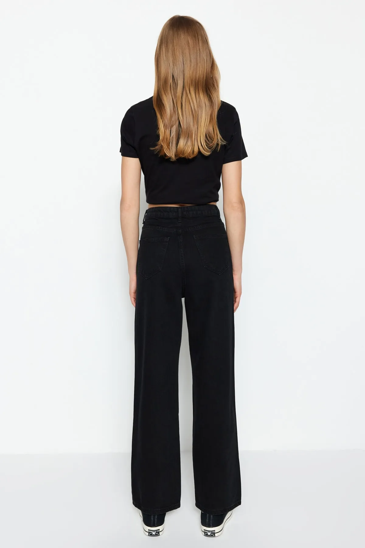 Trendyol Collection  Schwarze zerrissene Jeans mit hoher Taille und weitem Bein TWOAW22JE0251