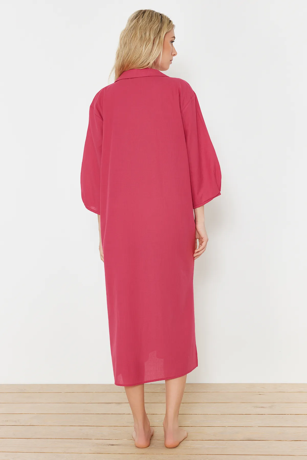 Trendyol Collection  Fuchsia Wide Fit Midi-Strandkleid aus Webstoff TBESS22EL0009
