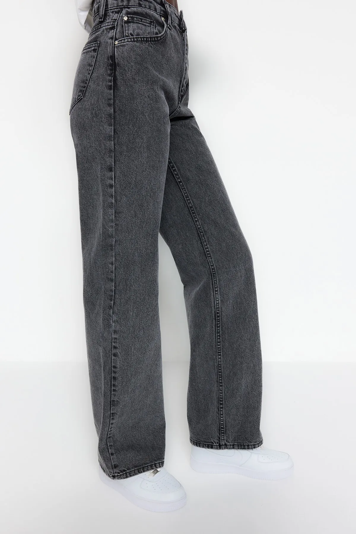 Trendyol Collection  Anthrazitfarbene Jeans mit hoher Taille und weitem Bein TWOSS23JE00068