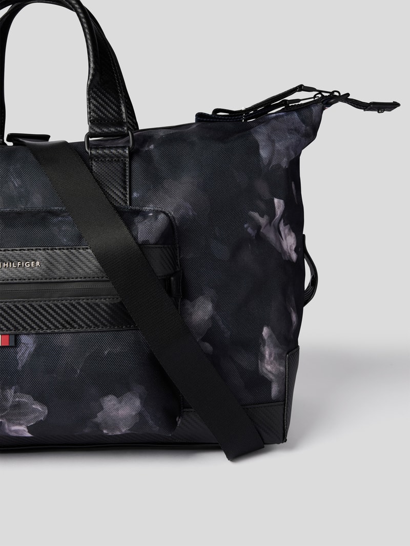 Weekender mit Camouflage-Muster in schwarz