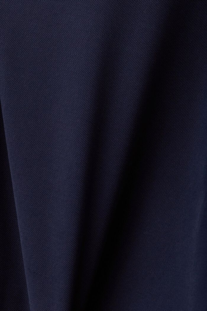 Gewebtes Midikleid im Hemdstil